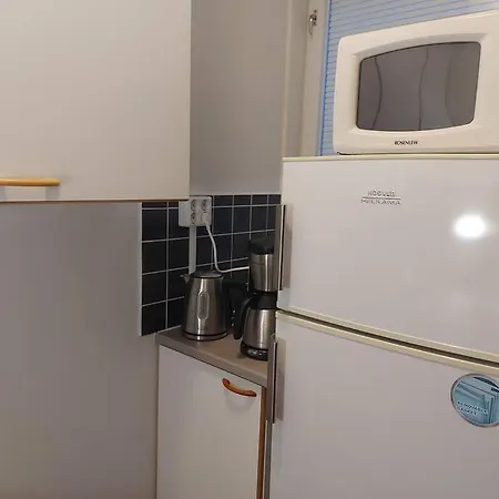 Apartment Viihtyisae Yksioe Keskustan Laehettyvillae